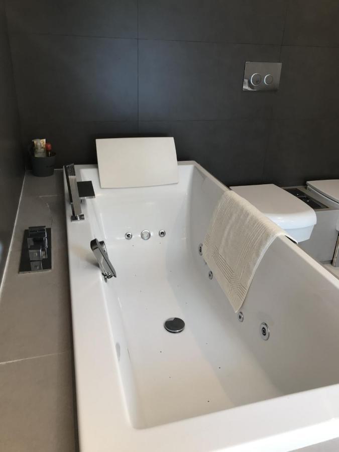Appartement Montfleury, 2 Terrasses, 2 Chambres , 2 Sdb , Pkg Prive Piscine, 15 Min Walk To Croisette Beach And Palais Des Festivals Cannes Exterior photo